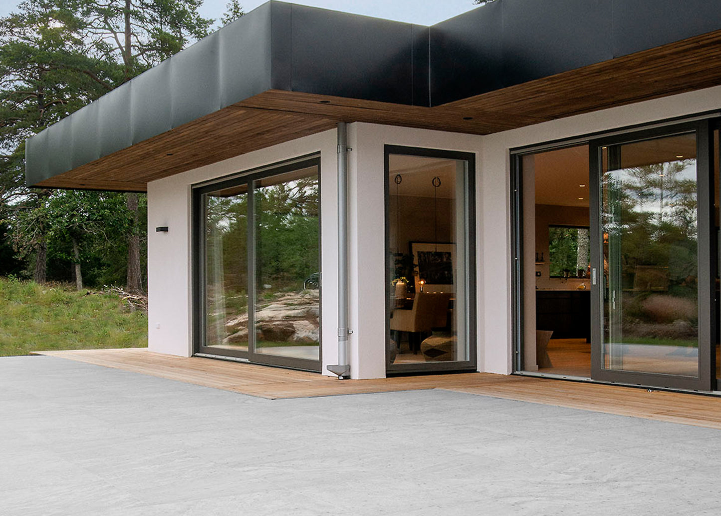 Altan klädd i grå mönstrad utomhus klinker ifrån Bricmate Quartzit Grey