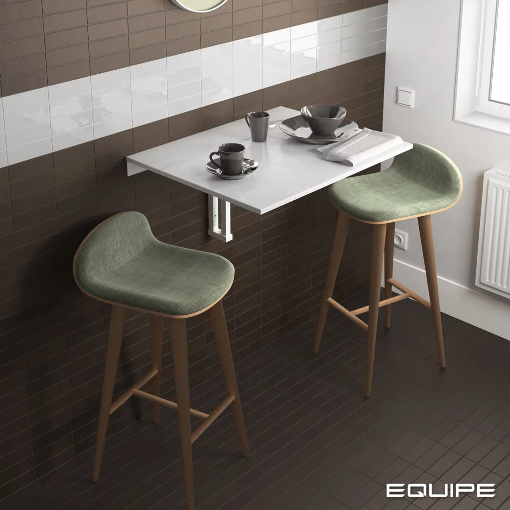 Mörkbrun klinker på golv och vägg ifrån Equipe