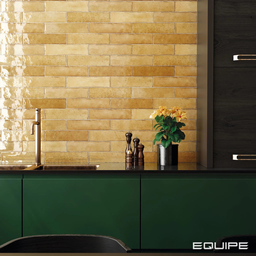 Kök inspiration med orange kakel ifrån Equipe