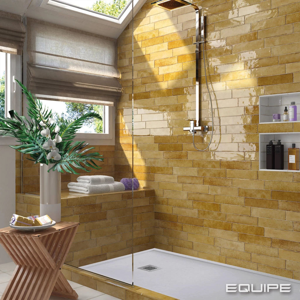 Badrum inspiration med orange kakel ifrån Equipe