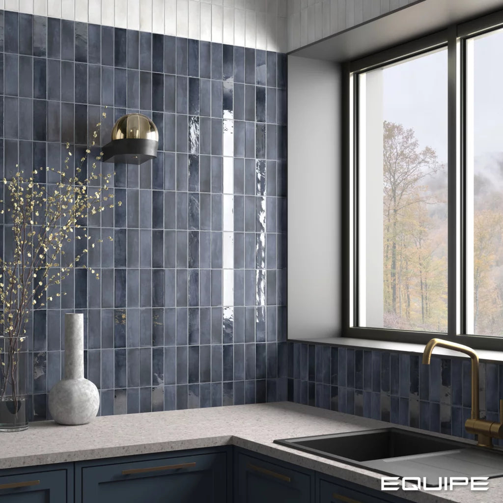 Köks Inspiration med mörk blå kakel ifrån Equipe