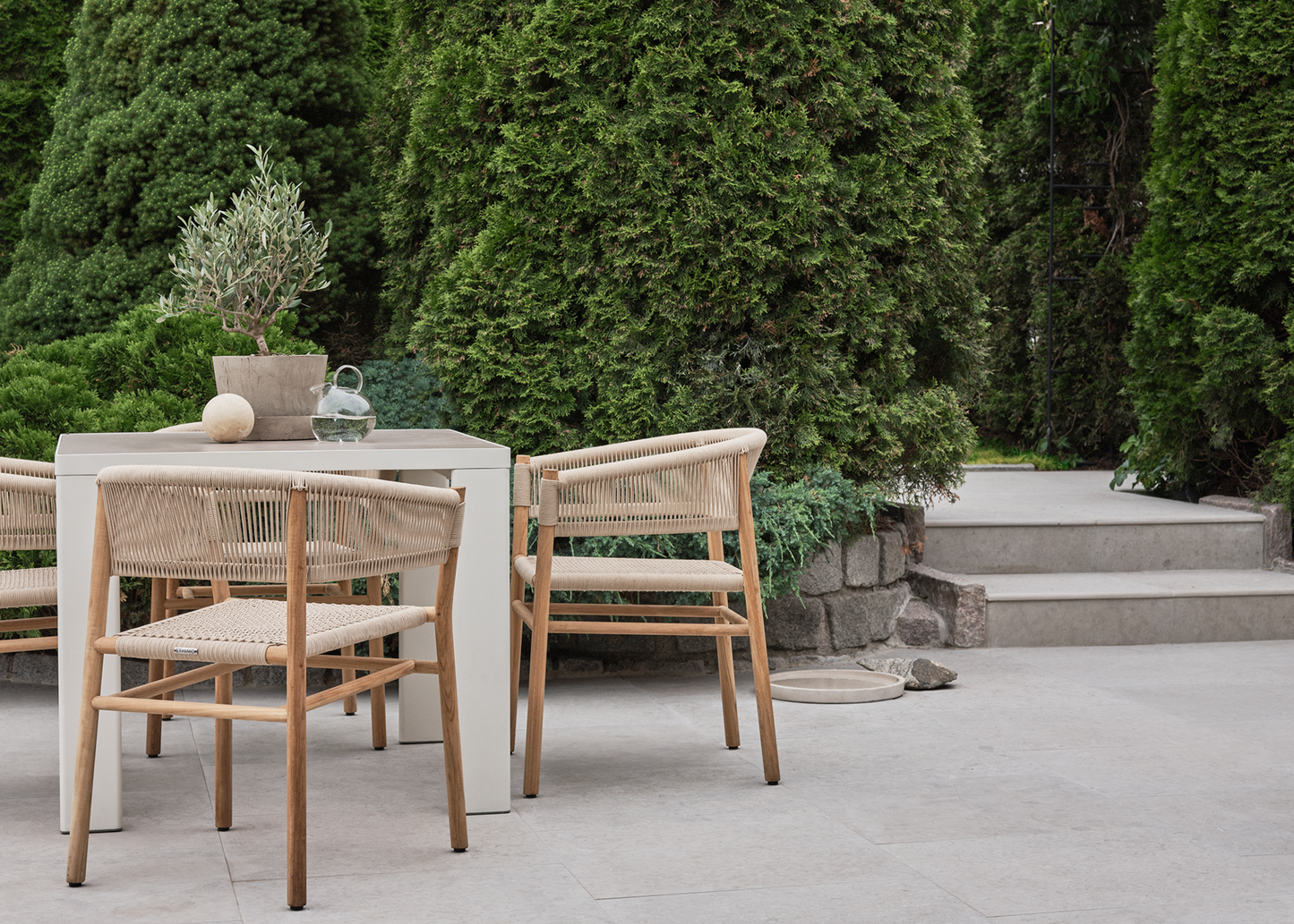 Ute trappa klädd i varmgrå utomhus klinker ifrån Bricmate Runö