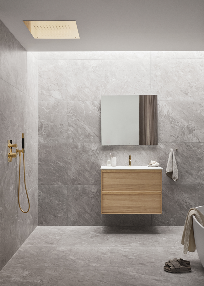 Modern badrum med grått klinker ifrån Bricmate Marias Light Grey