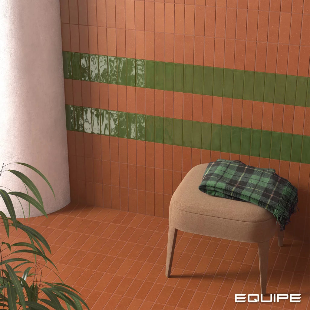 Kakelinspiration med grönt kakel på vägg ifrån Equipe