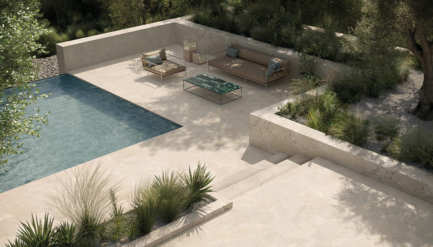 Pool område med beige klinker ifrån Provenza